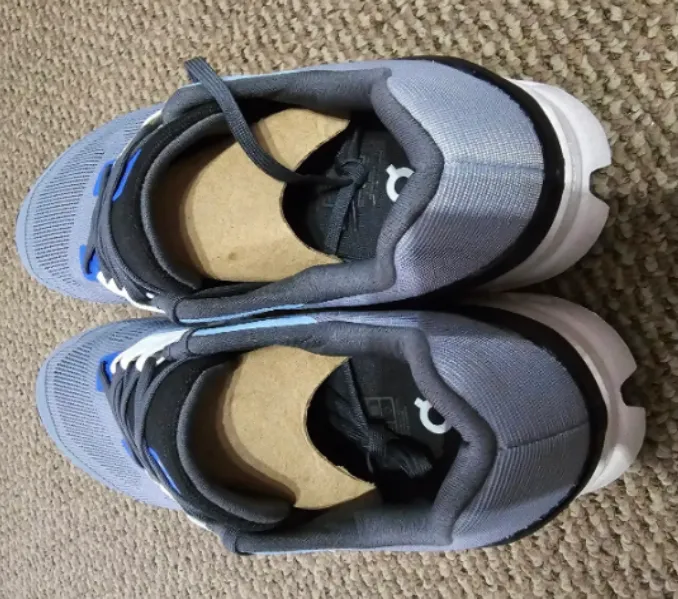 ON Running Cloudstratus Mens' Sneakers, Fossil/Midnight, size 11.5