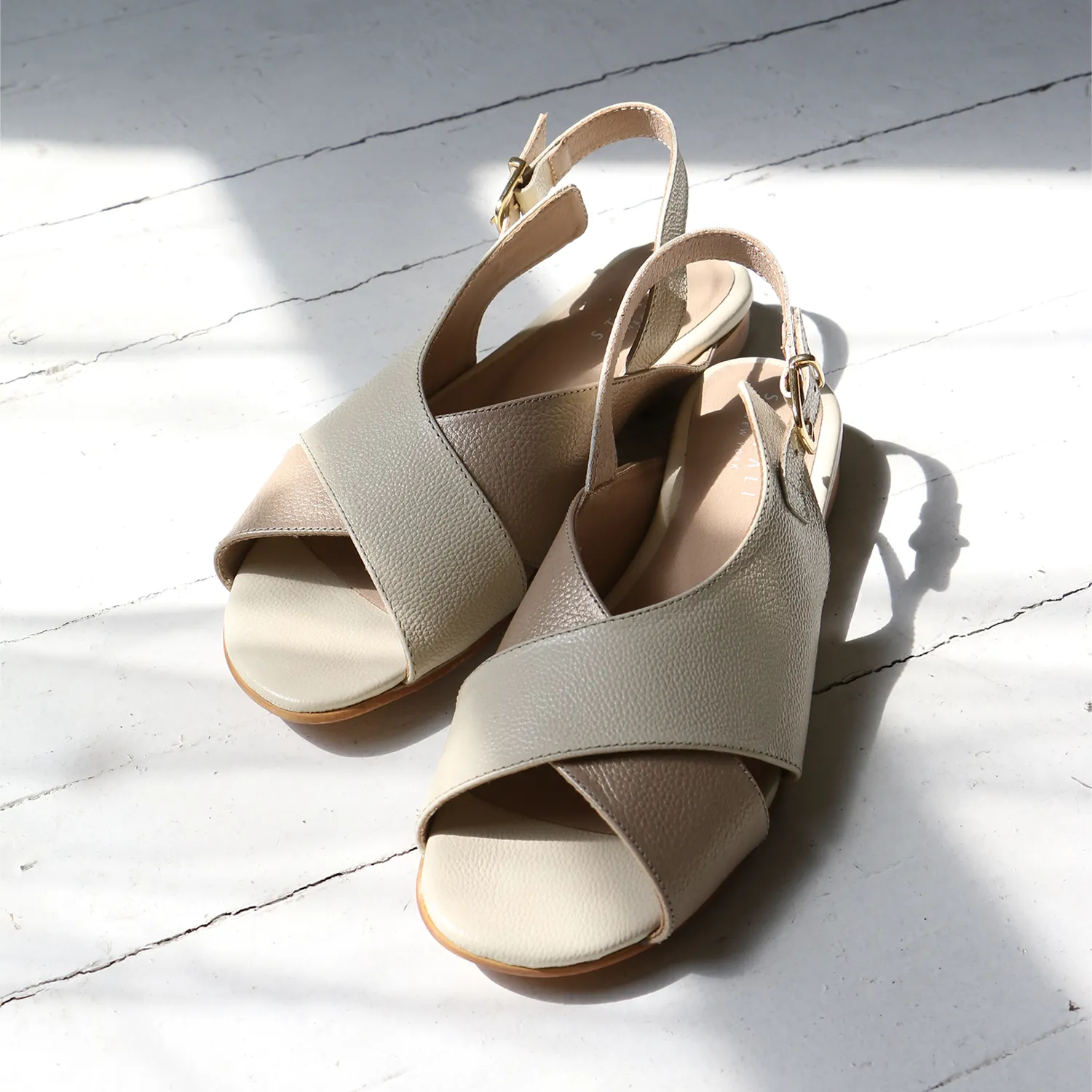 Roots sandals in off white/gold leather womens shoes